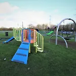 Crown Meadow - 4 Bedroom House - Heathrow - Excellentstays