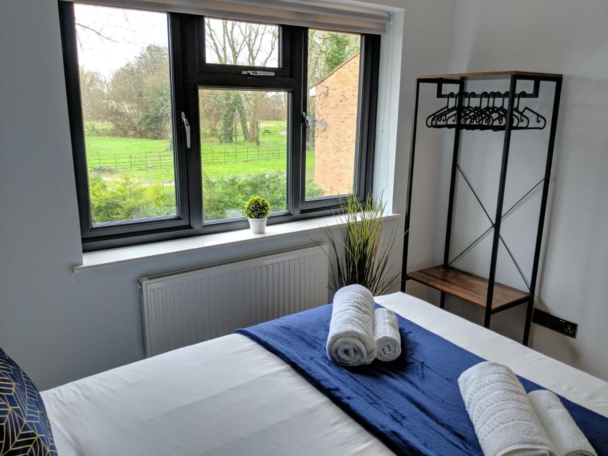 Holiday home Crown Meadow - 4 Bedroom House - Heathrow - Excellentstays *