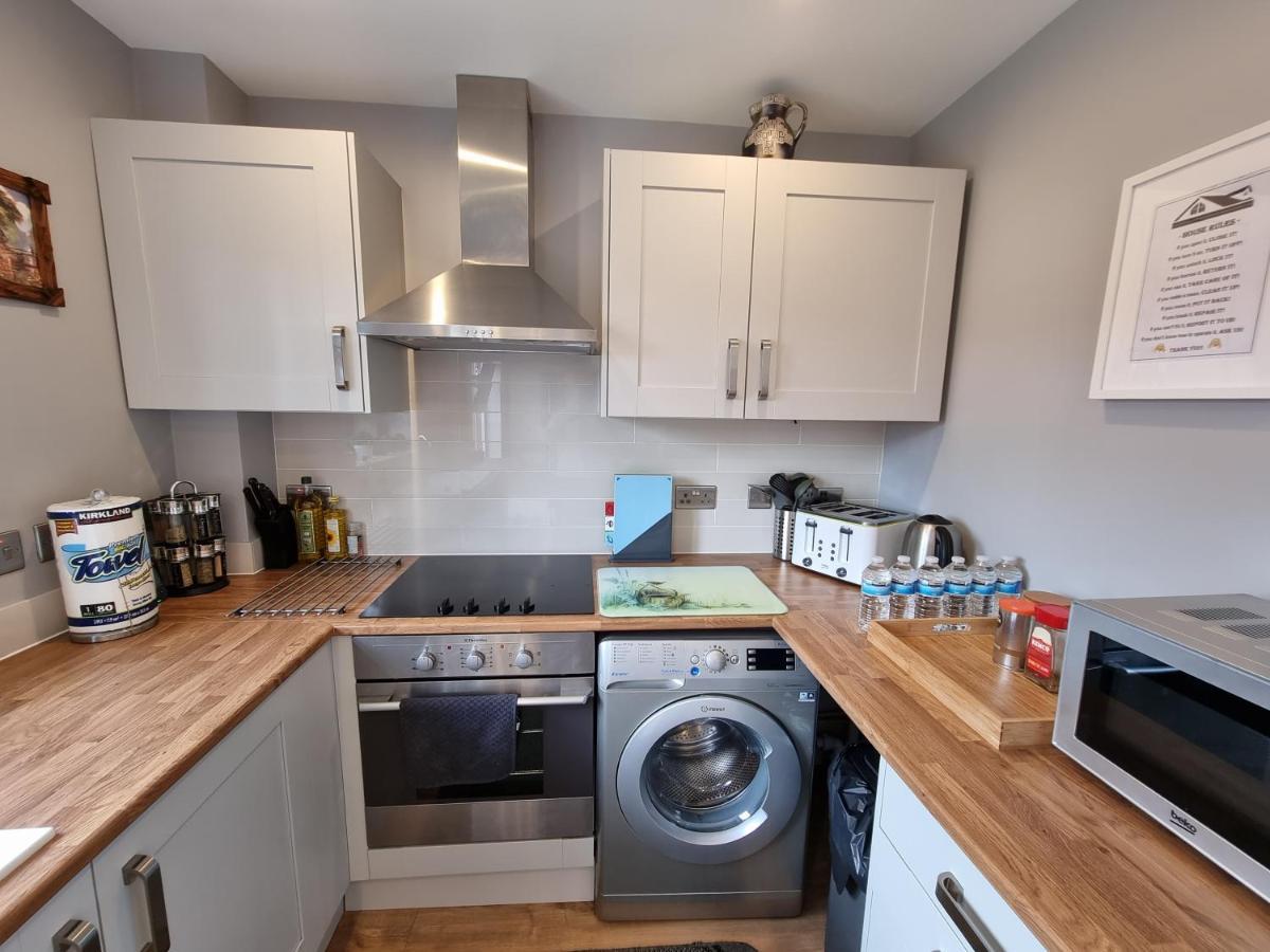Holiday home Crown Meadow - 4 Bedroom House - Heathrow - Excellentstays Colnbrook